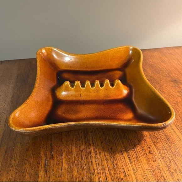 Berkeley Pottery Ashtray 7001, vintage
USA brown, Wood Grain Bottom Mid Century - Picture 3 of 7